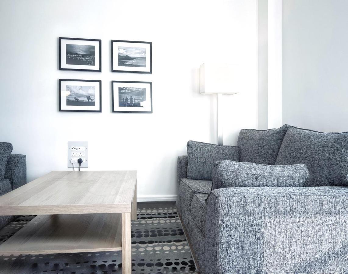 Elegant And Bright Seaside Apt In Swansea Marina Exterior foto